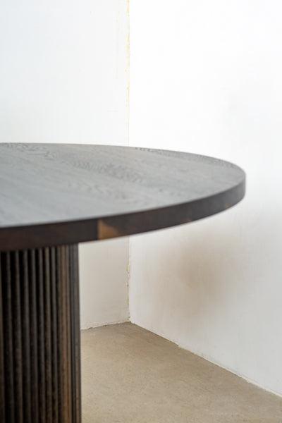 木圆桌