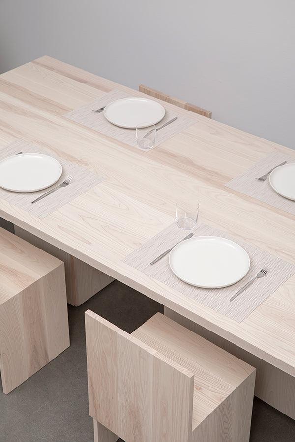 木质极简餐桌